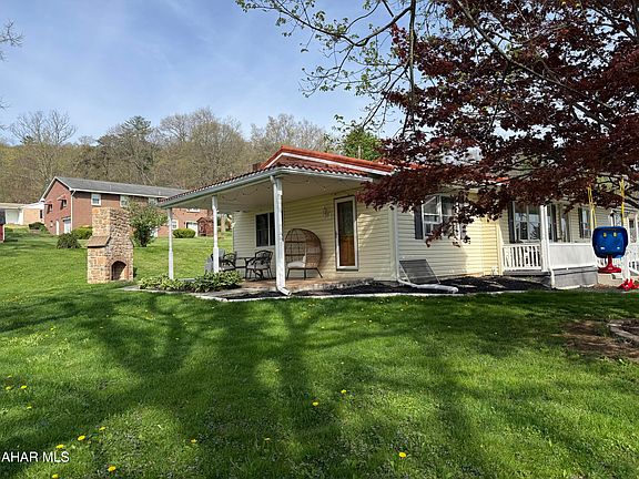 3rd image of 133 Valley View Rd