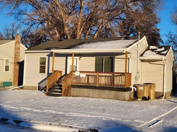512 13th St NW, Minot, ND 58703