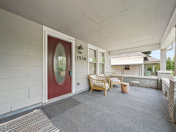 2nd image of 1536 Woodbine Ave