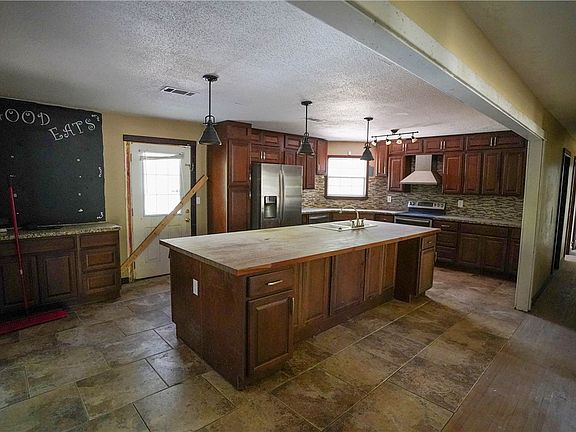 4th image of 15777 Post Oak Rd