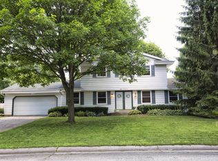 8021 W Cascade Dr, Franklin, WI 53132