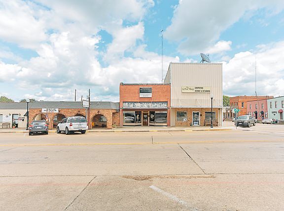 2nd image of 204 N Main St