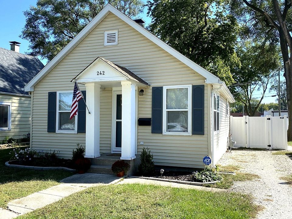 1st image of 242 N La Salle Ave
