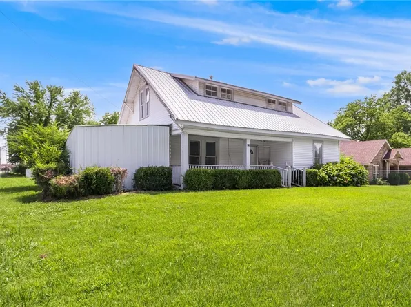 419 E Cleveland St, Prairie Grove, AR 72753