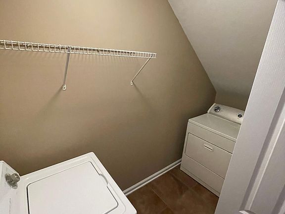 3rd image of 991 S Ash Ridge Dr APT A