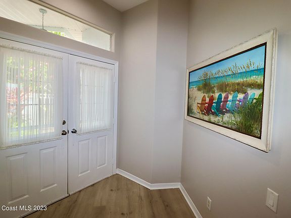 5th image of 927 Aquarina Blvd