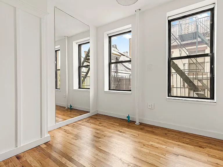 170 Norfolk St #10 — Photo 4