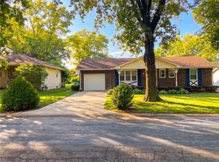 702 NE Darwin St, Lees Summit, MO 64063