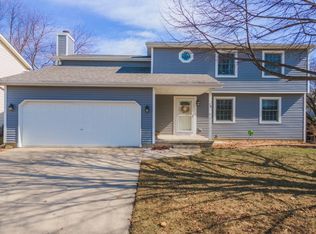 19 Boardwalk Cir, Bloomington, IL 61701