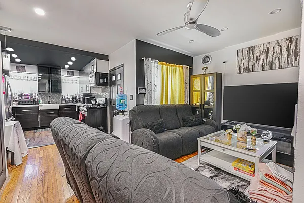 Sold by Felix Joseph | media 6