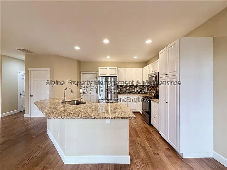 5758 NE Damsel Dr — Photo 8