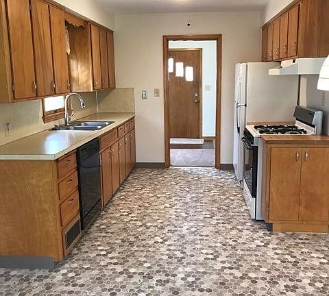 2nd image of 3313 Sherwood Dr