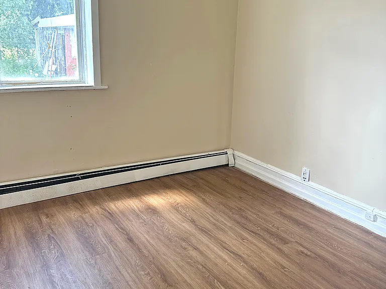 243 Gaston Ave — Photo 4