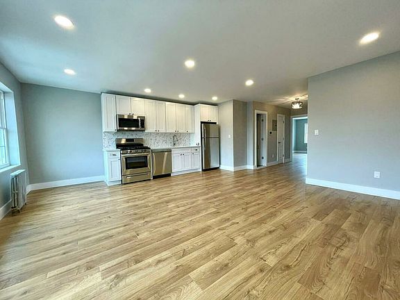 3rd image of 21-20 Steinway St #3