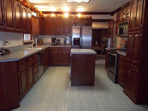 3rd image of 700 McLeod Ln