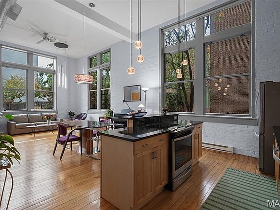 3rd image of 4242 Laclede Ave #106