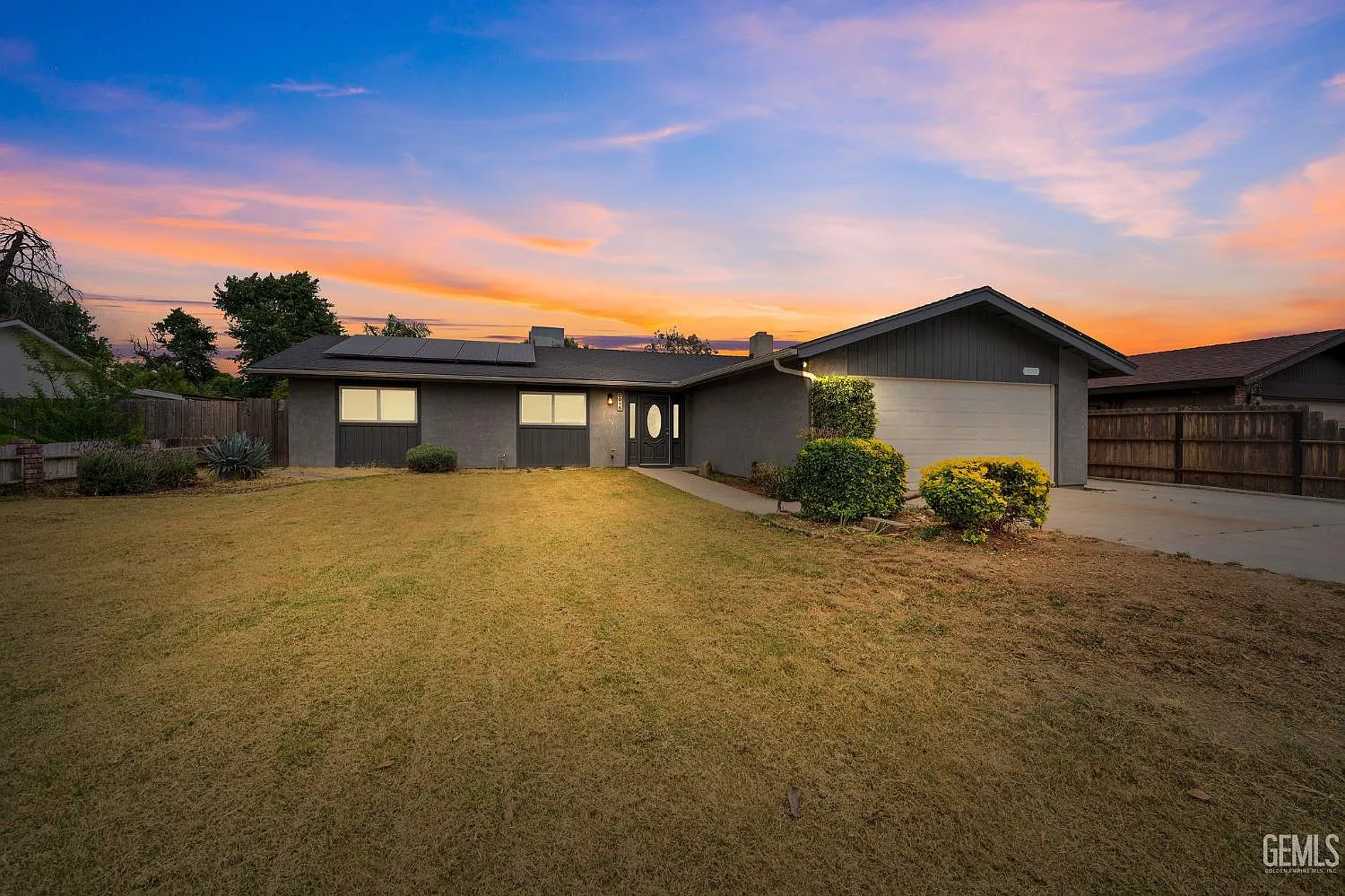 5016 Willow Tree Dr photo 1