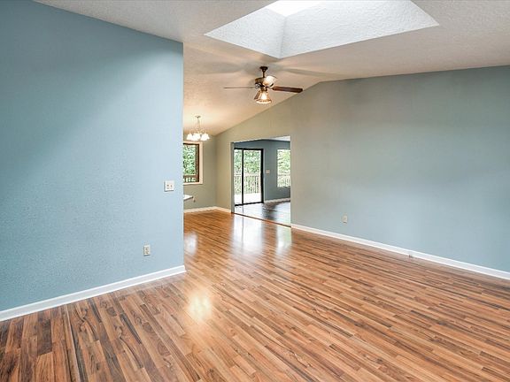 5th image of 160 Monticello Dr