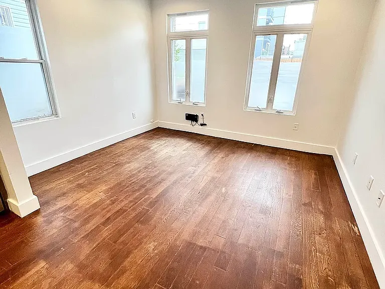 38 Catherine St #1R — Photo 9