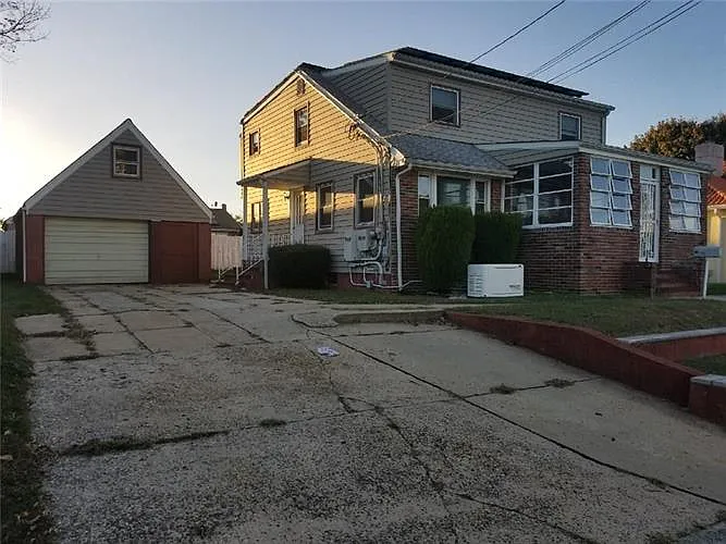 35 Lavern St photo 1