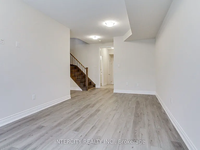 7 Adaskin Ave — Photo 9