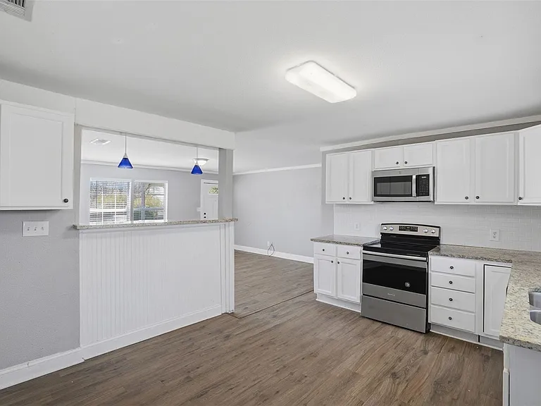308 W Lamm St — Photo 5