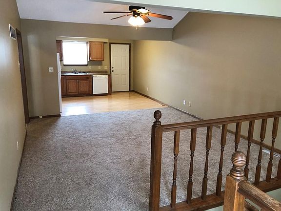 3rd image of 735 NE Barnes Dr APT A