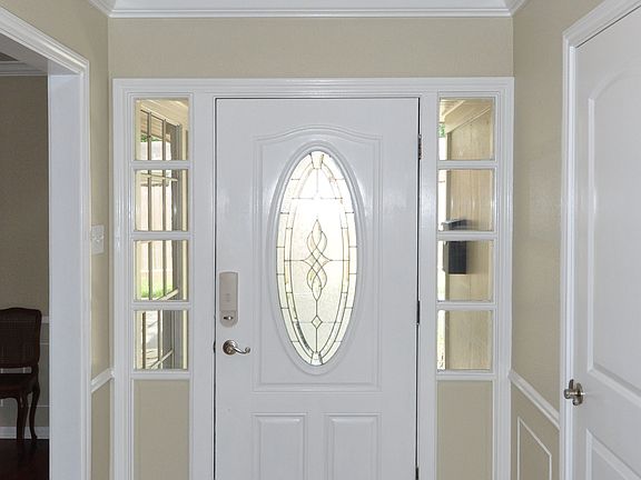 2nd image of 606 Briar Hill Dr