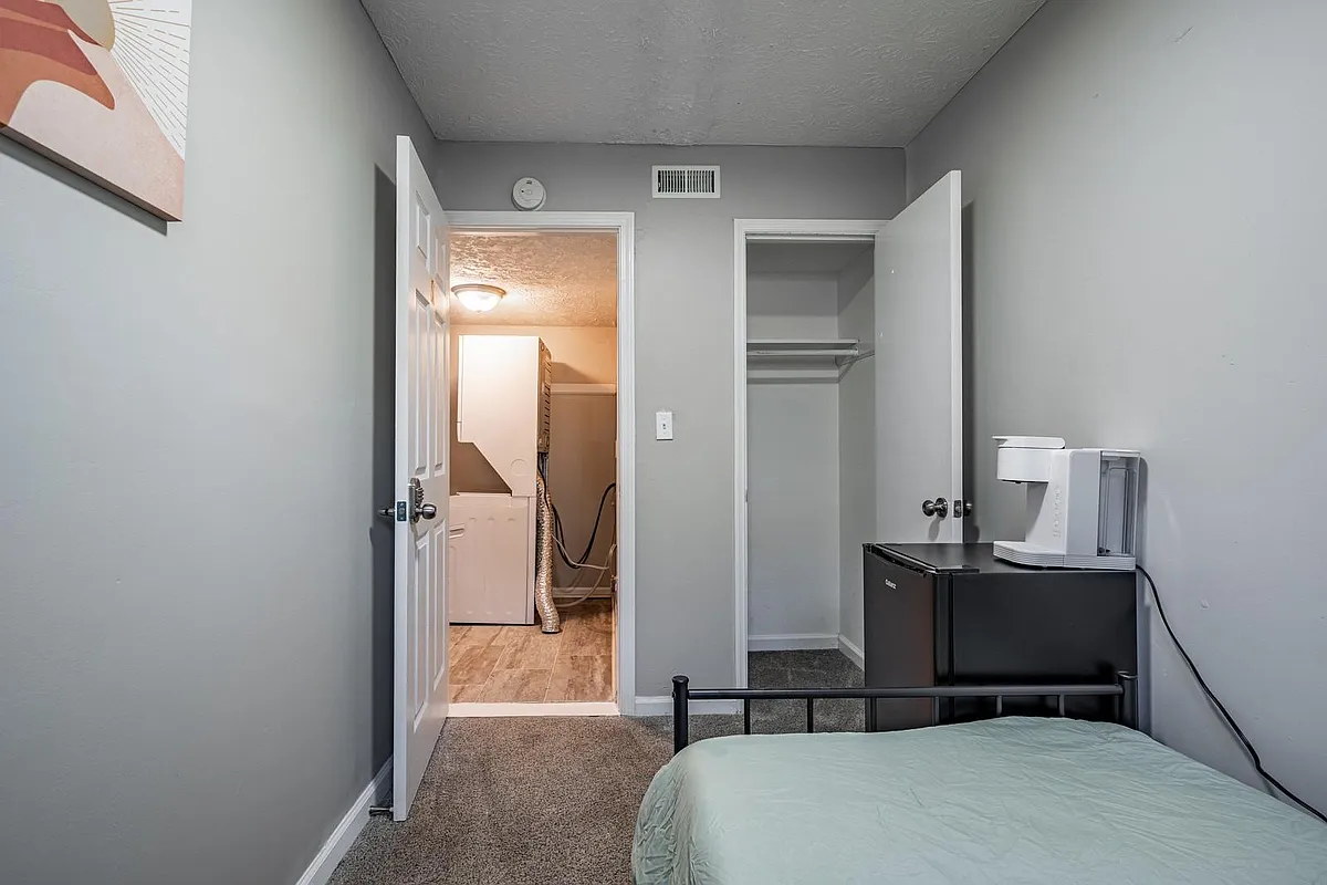 Building Photo - Tarragon Dr