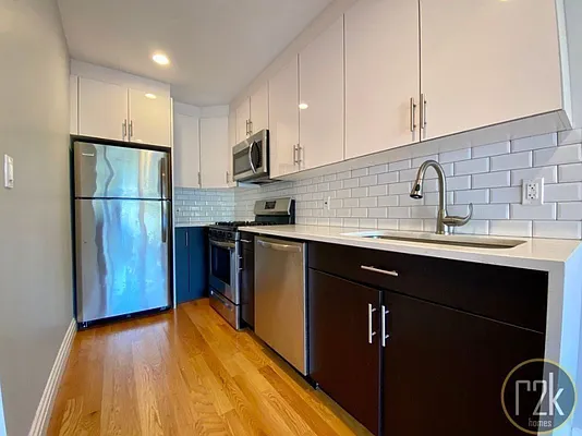 Rented by Realty 2000 Corp | media 21