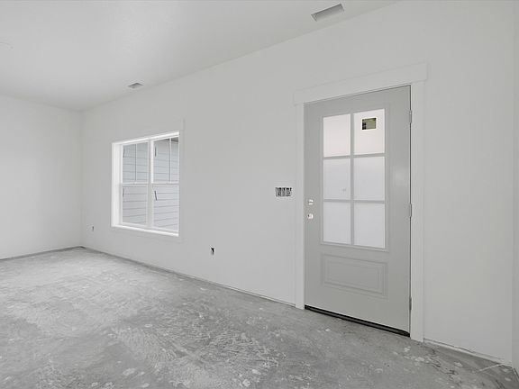 4th image of 558 Eagle Dr #528