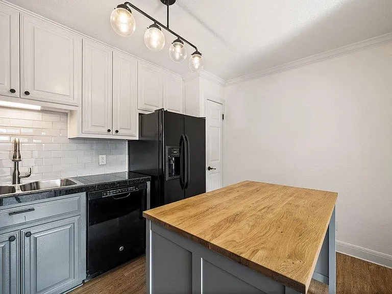 2500 Steck Ave #32 — Photo 8
