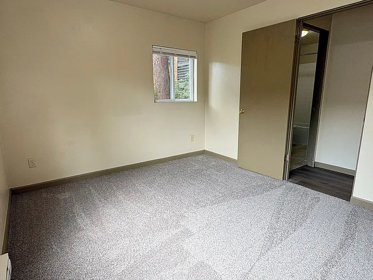 5502 15th Ave NE — Photo 7