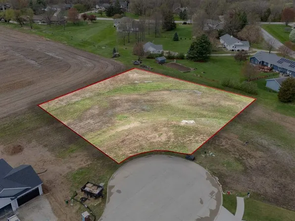 3015 Prairielight Ct, Hiawatha, IA 52233