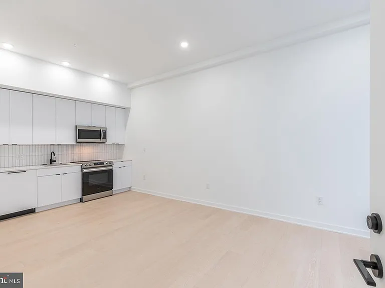 2414 Frankford Ave #2R — Photo 3