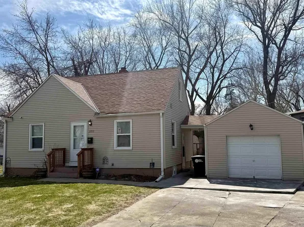 2753 Sharon Dr, Omaha, NE 68112