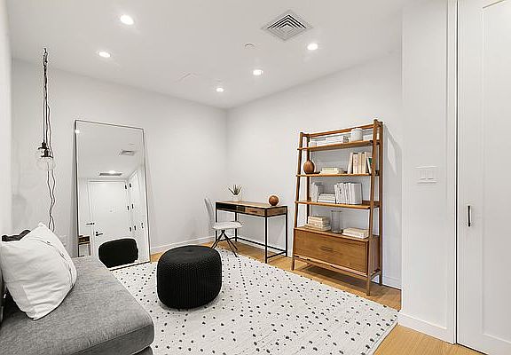 5th image of 860 Lorimer St #4M