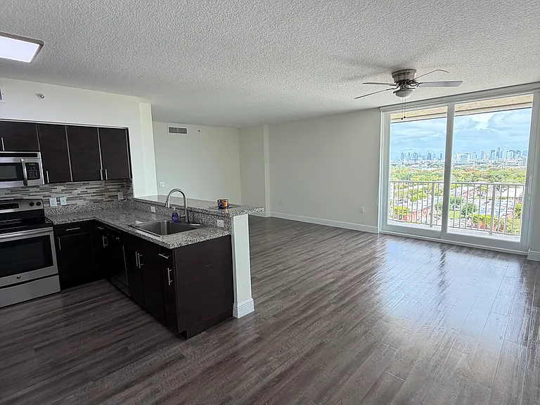 983 SW 37th Ave #1212 — Photo 4