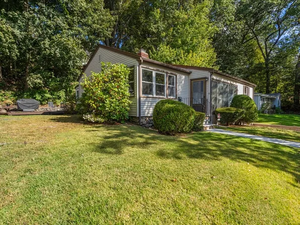 5 Manila St, Worcester, MA 01602