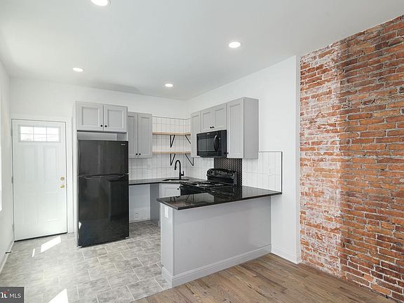 3rd image of 2124 N Woodstock St