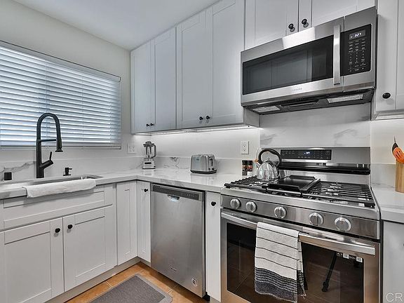 2nd image of 920 E Ave