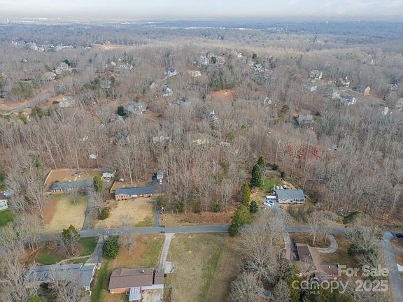 3rd image of 9228 Pinenoll Ln