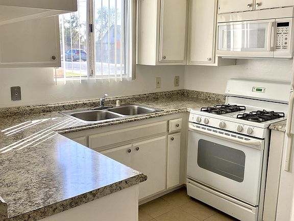 4th image of 804 Pershing St APT A