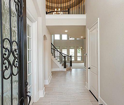 3rd image of 25221 Forest Ledge Dr