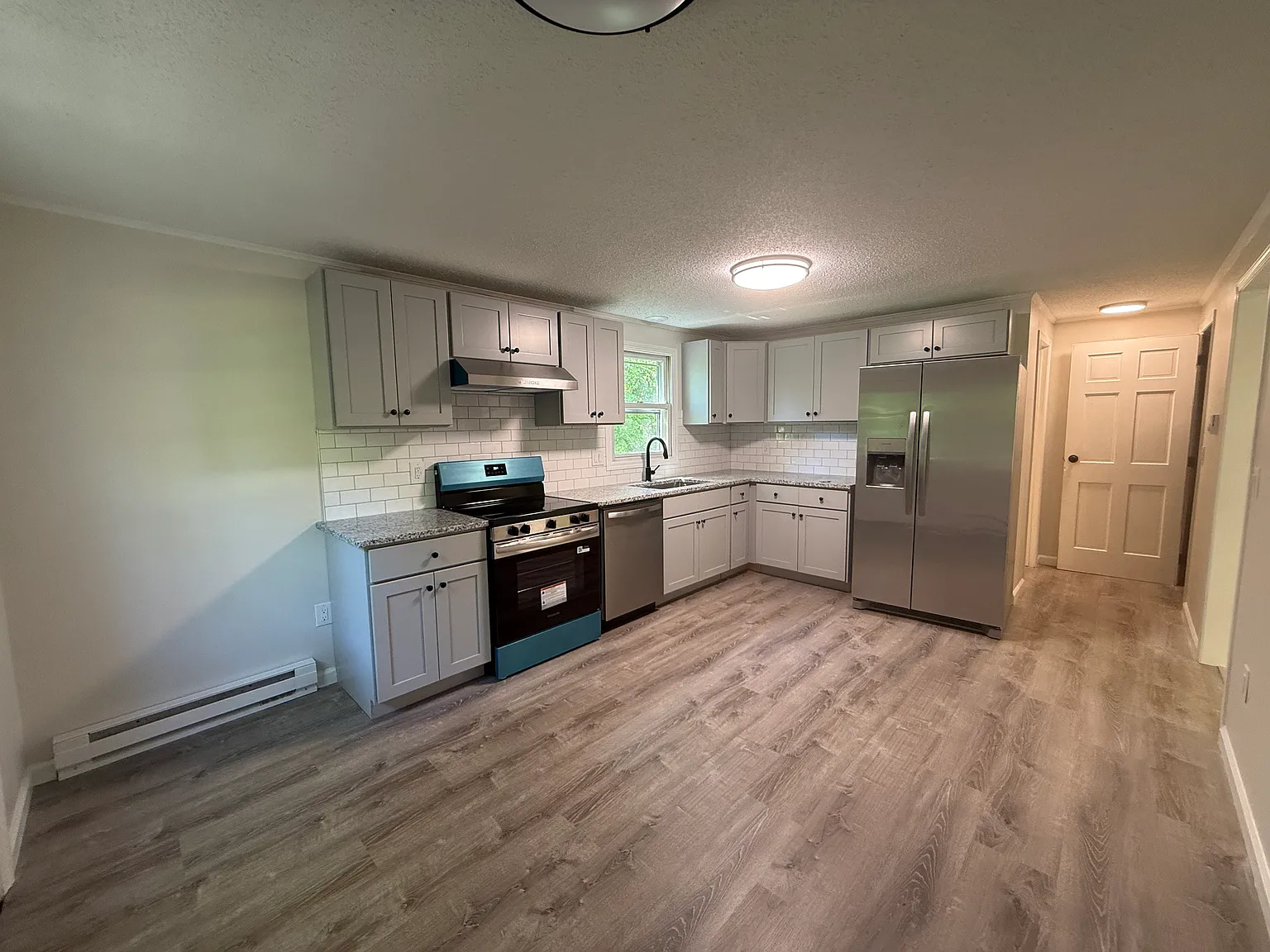 3 bed, 1.5 bath, 1100 sqft, $3,500 — Photo 2