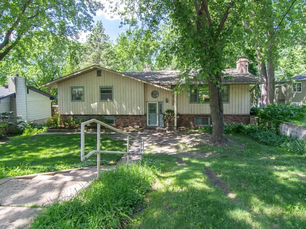 3135 Woodbridge St, Shoreview, MN 55126