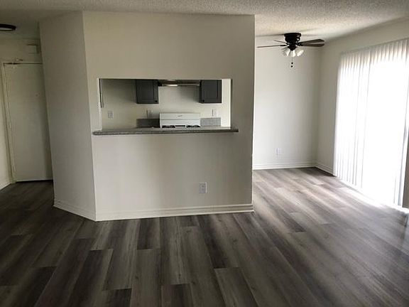 3rd image of 1620 Venice Blvd #107