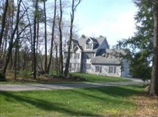 9 Roby Jewell Ln, Stratham, NH 03885