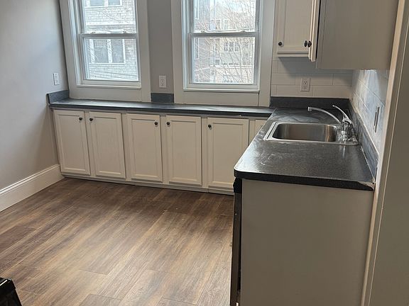 4th image of 97 Williams St APT 2