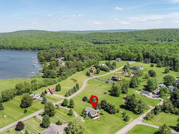 2nd image of 126 Glen Meadow Rd